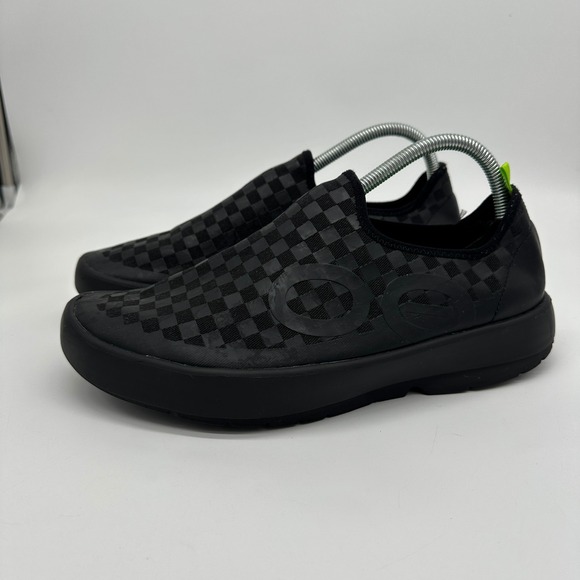 OOFOS OOmg EeZee Shoes Men M10 Black Check Stretch Slip On Sneakers 12021OOMG-48